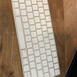 Apple Magic White Keyboard - wireless